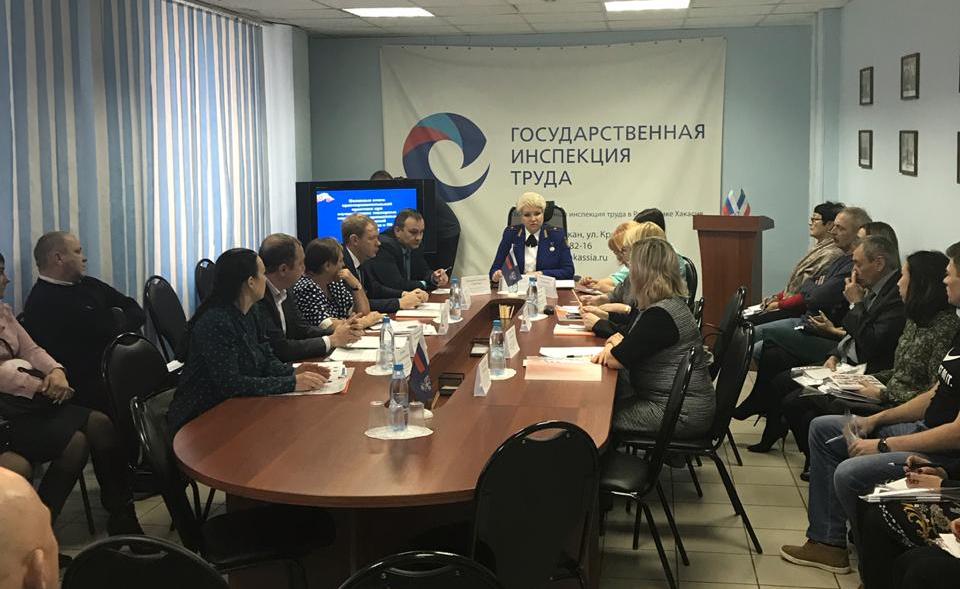 В Роструде рассказали, какие трудовые вопросы чаще волнуют работников